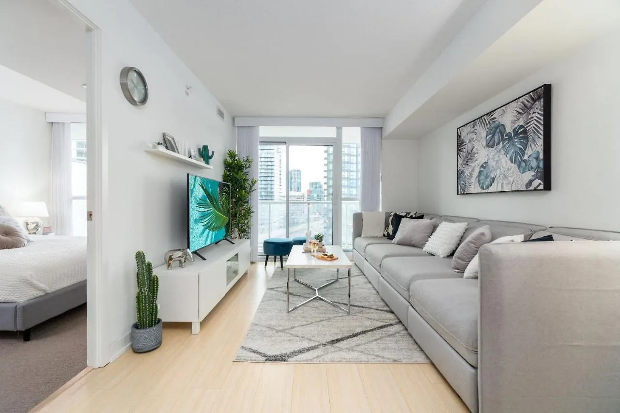 Downtown Condo, Cn Tower, Union Station location