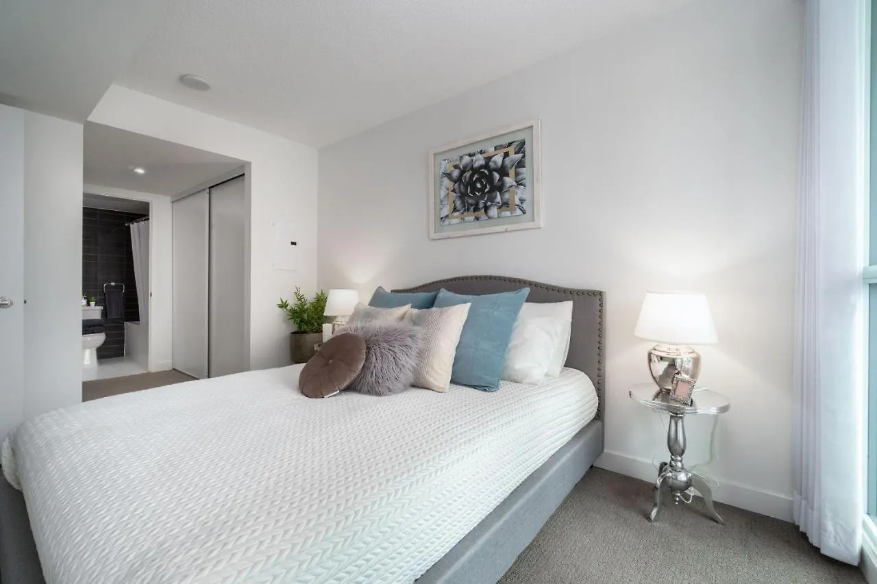 Downtown Condo, Cn Tower, Union Station Toronto